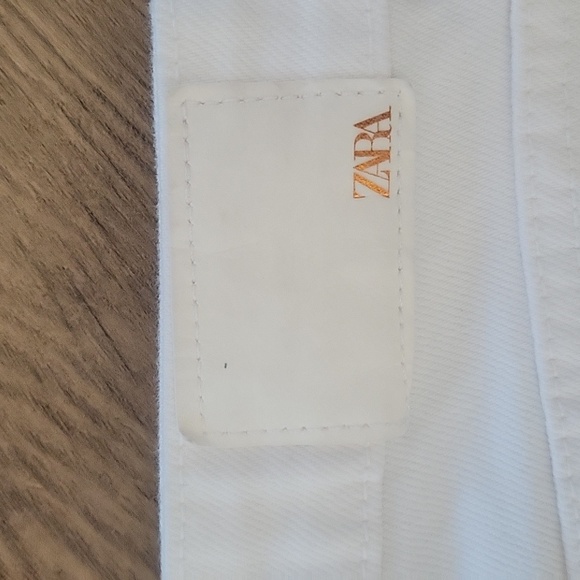 Zara High Rise Jean size 8 White, Split Bottom Leg Or Slit Style Leg, Frayed Hem - Picture 5 of 8